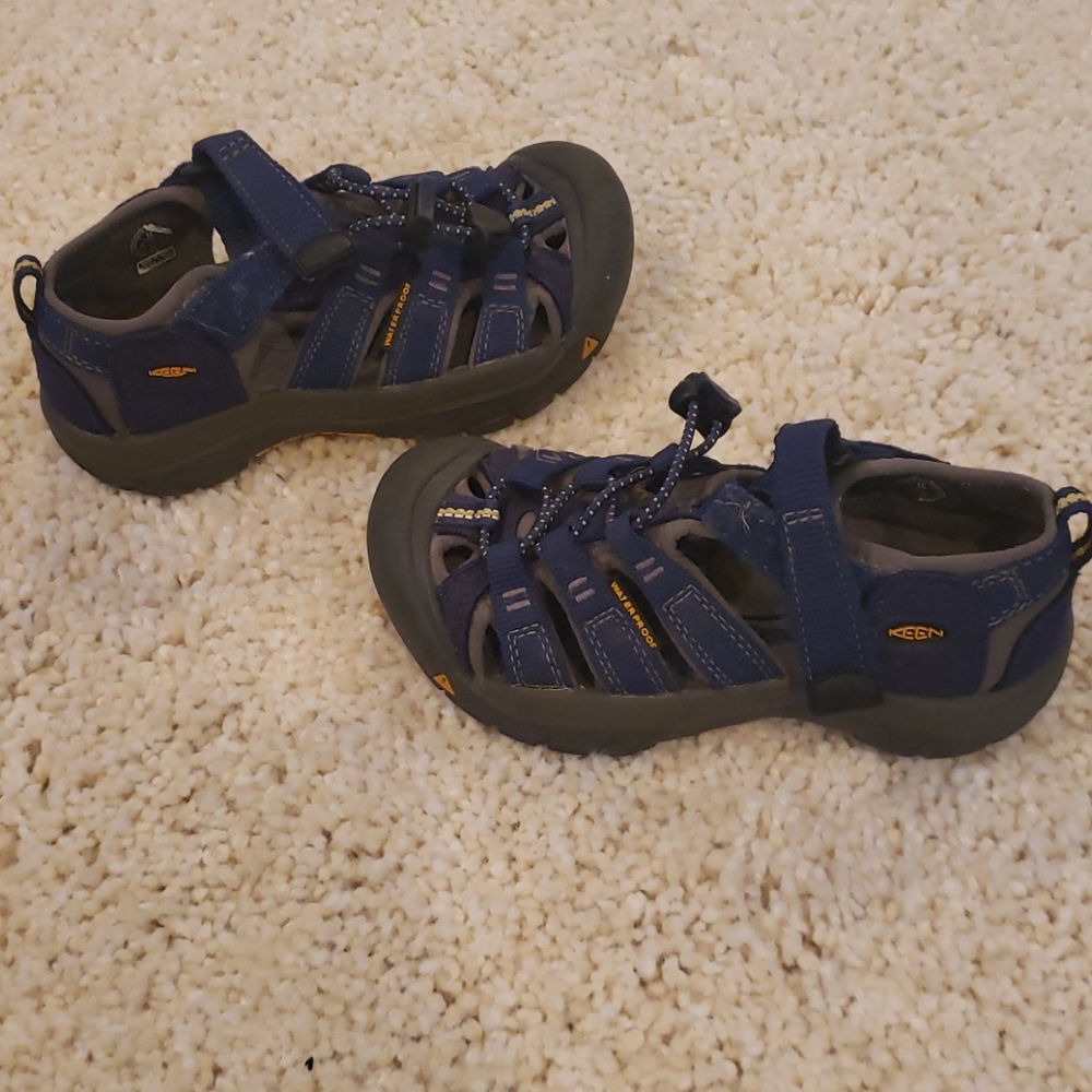 Keens waterproof sandals